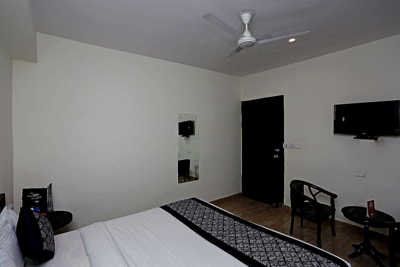 Oyo 12171 Hotel Sky View Gurgaon Exterior photo
