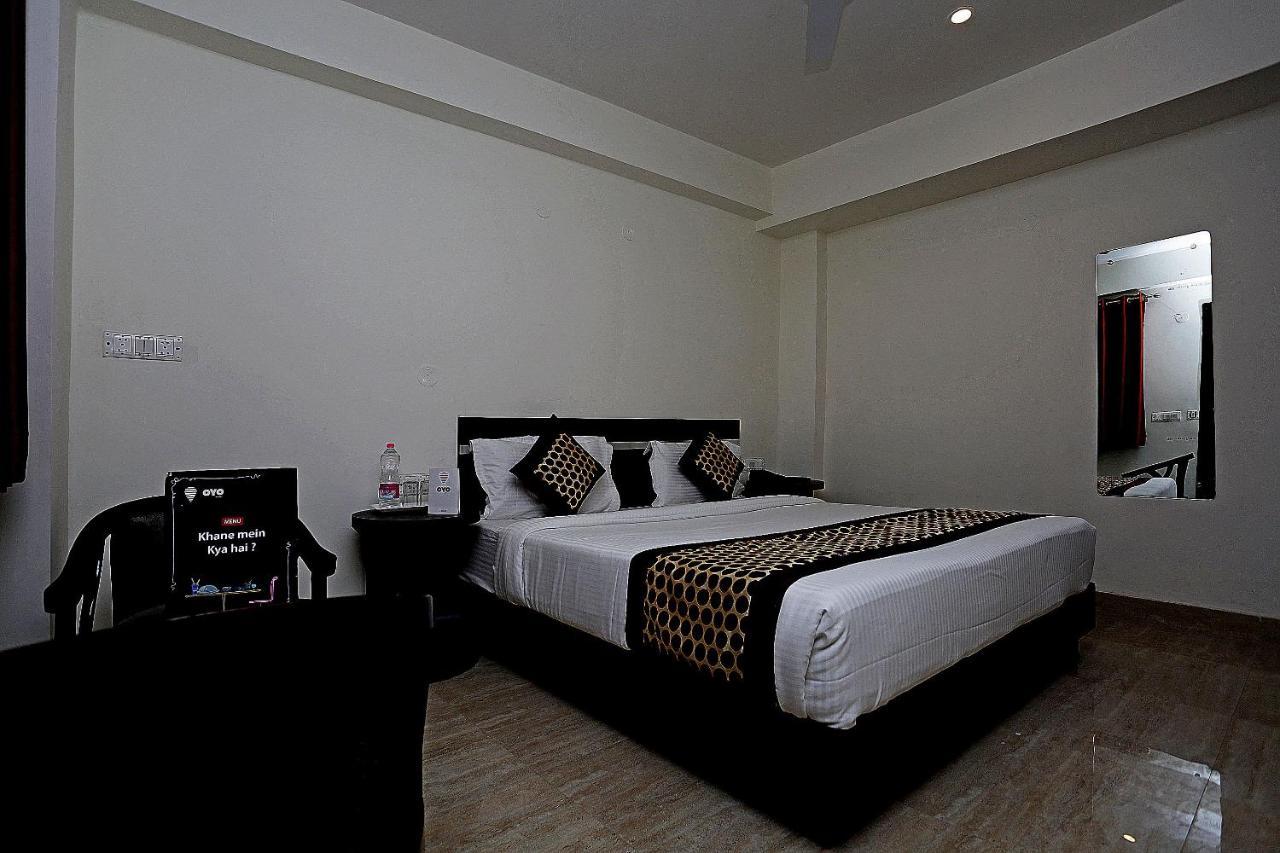 Oyo 12171 Hotel Sky View Gurgaon Exterior photo
