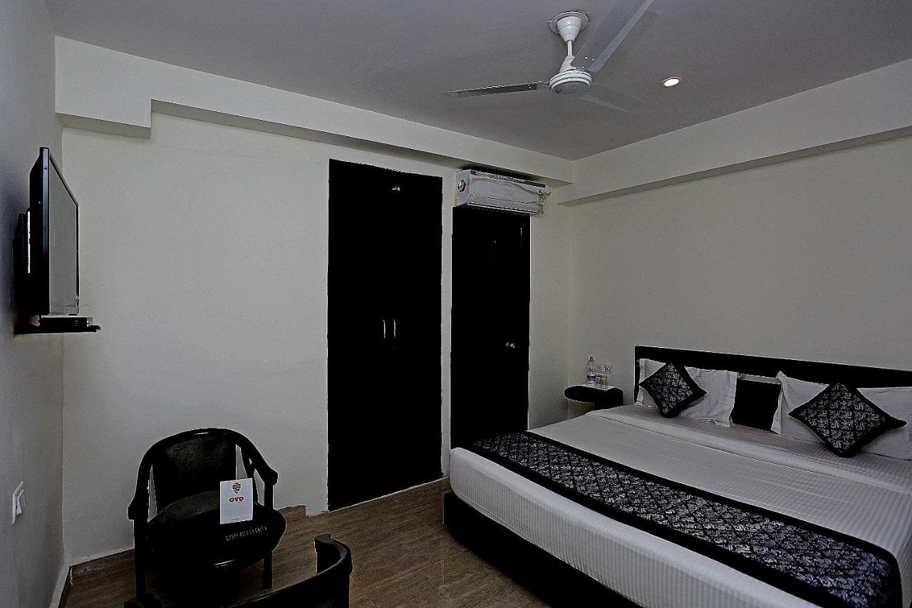 Oyo 12171 Hotel Sky View Gurgaon Exterior photo