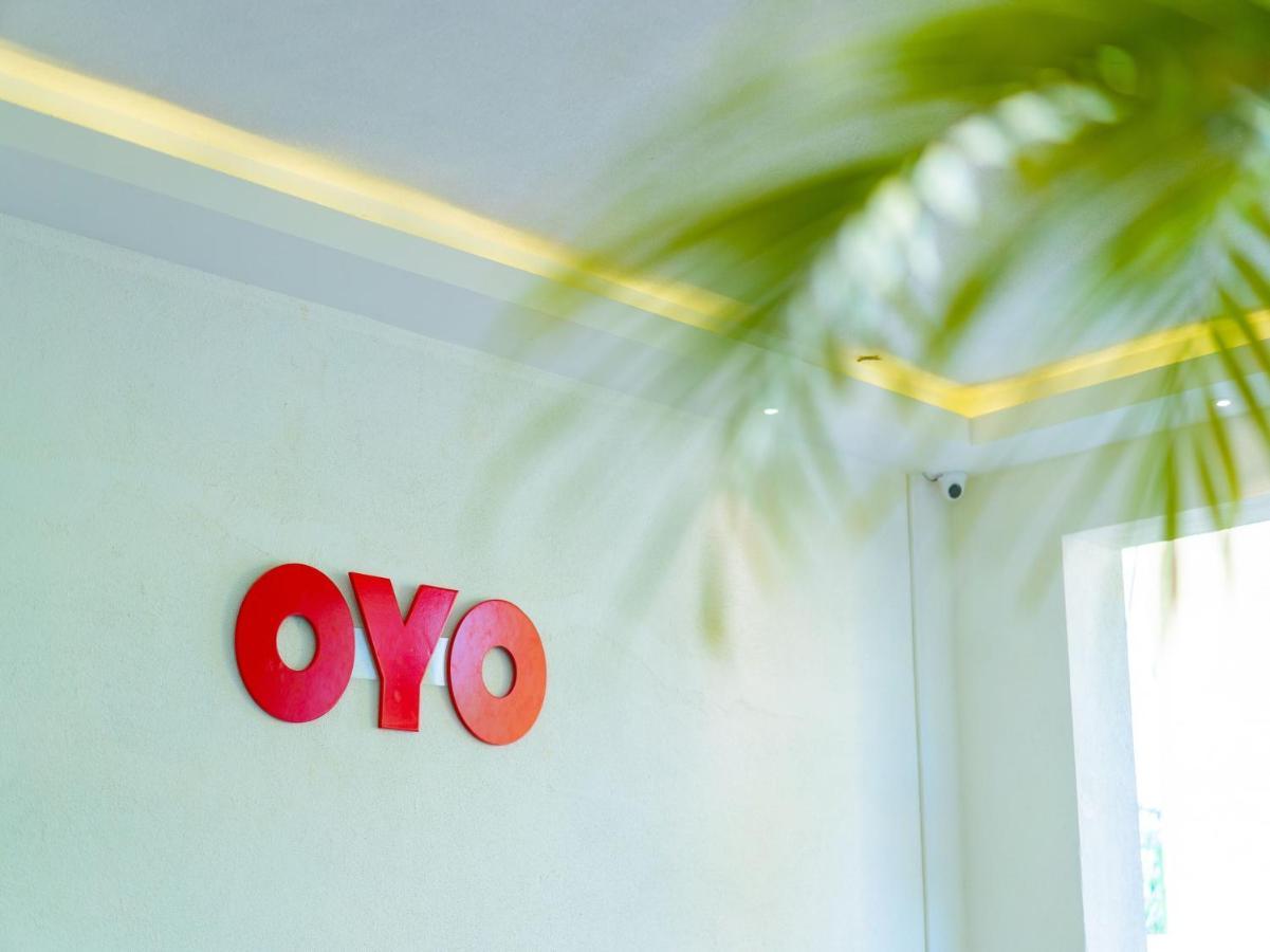 Oyo 12171 Hotel Sky View Gurgaon Exterior photo